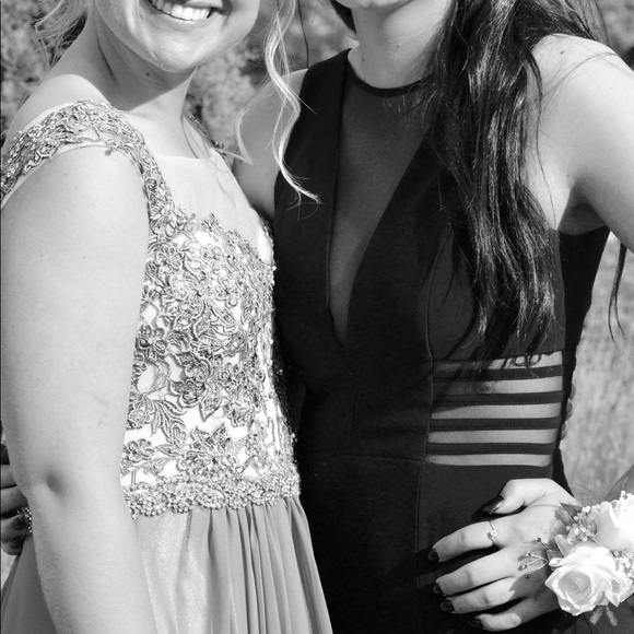 host pick ❤️ sleeveless black gown - Picture 7 of 7